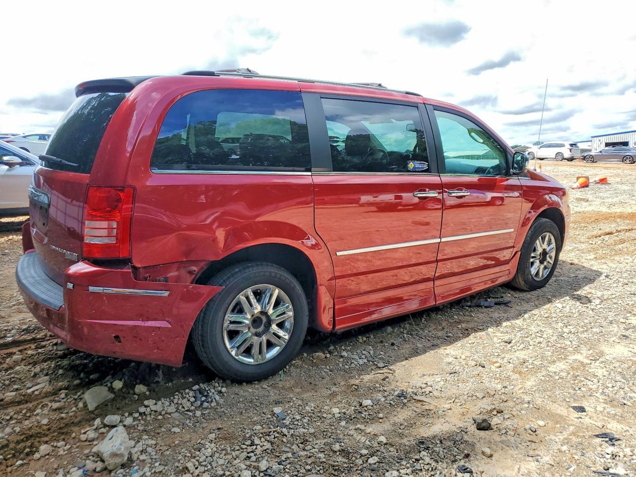 2010 Chrysler Town & Country Limited - Image 3