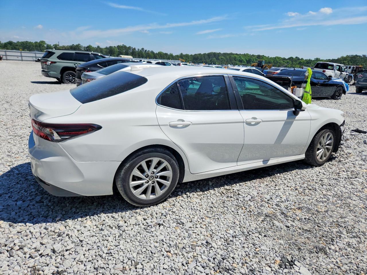 2022 Toyota Camry Le - Image 3
