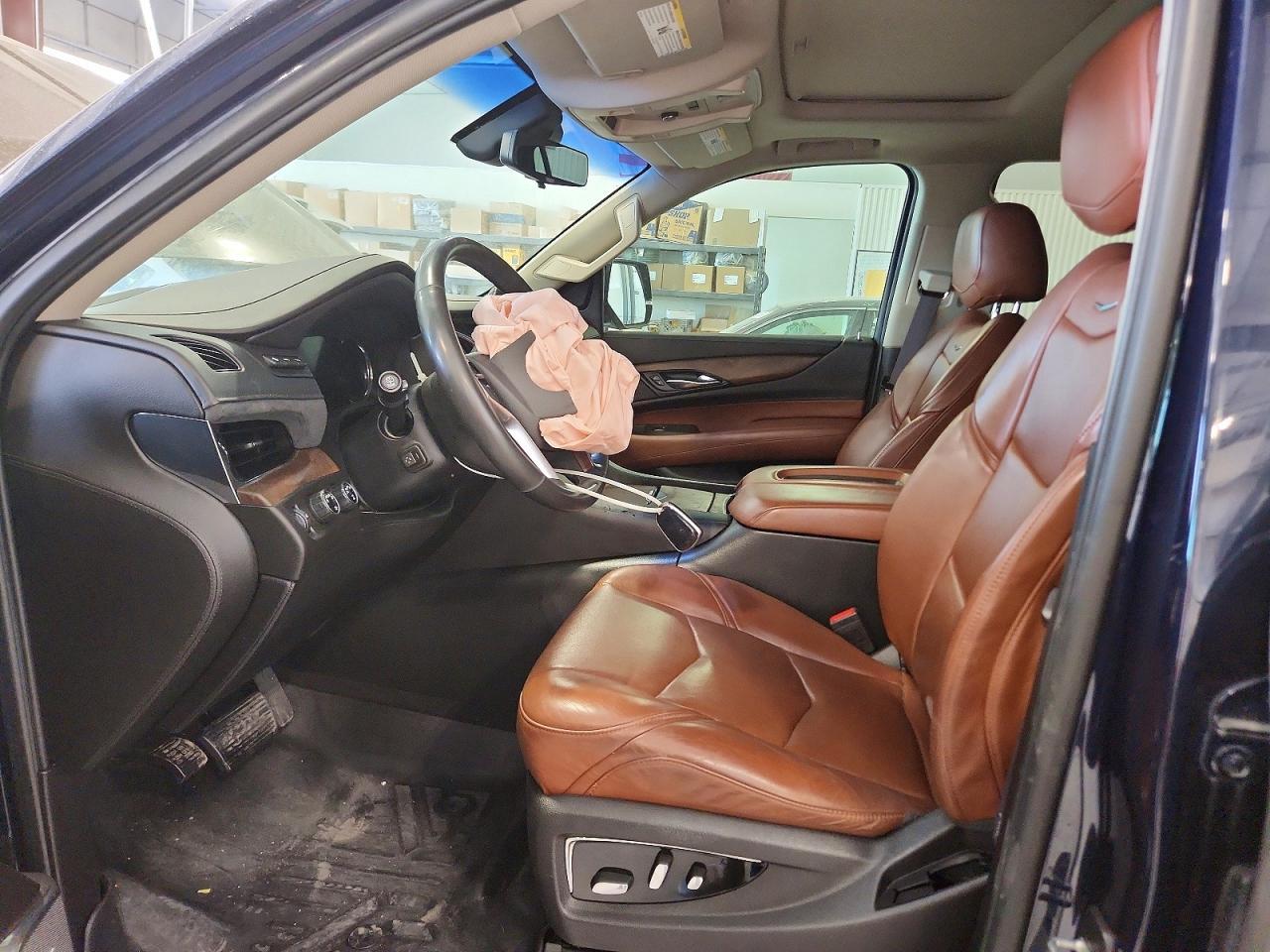 2017 Cadillac Escalade Luxury - Image 7