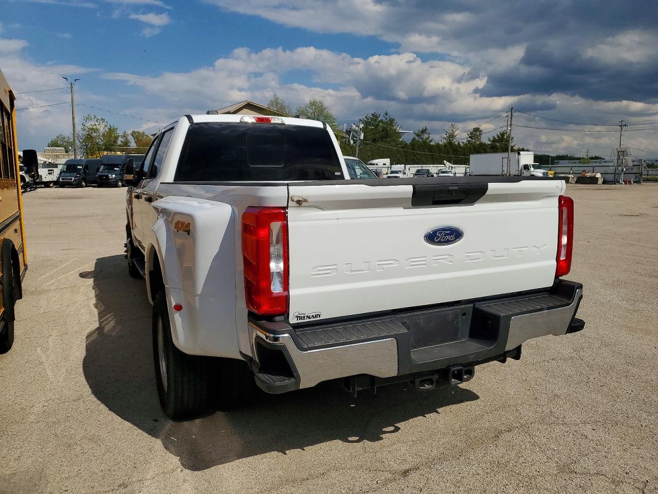 2023 Ford F350 Super Duty - Image 3