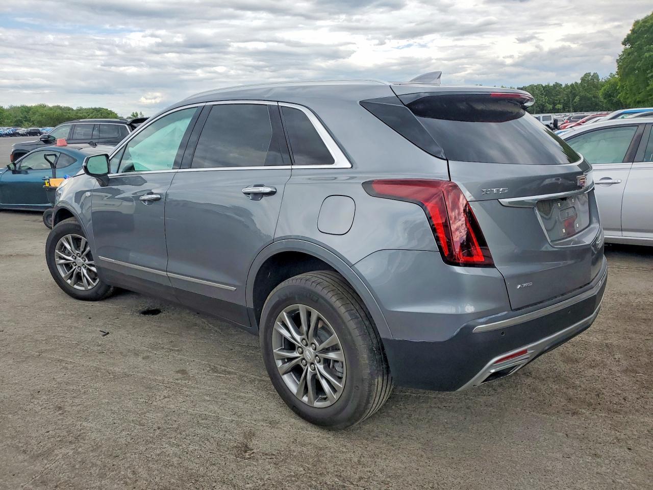 2021 Cadillac Xt5 Premium Luxury - Image 2