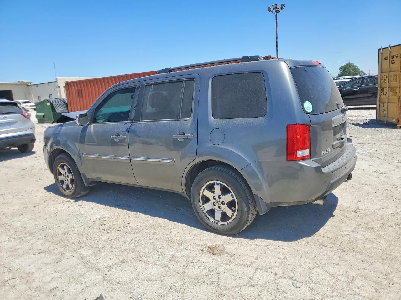 2011 Honda Pilot Touring - Image 2