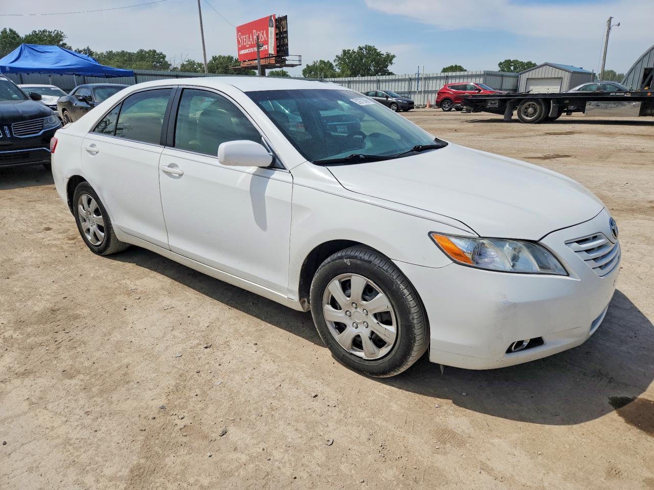 2009 Toyota Camry Le - Фото 4