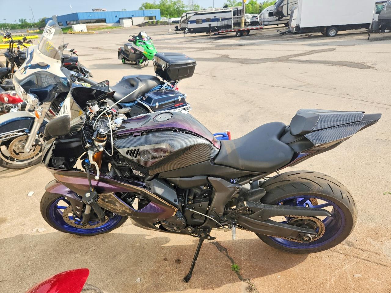 2025 Yamaha Yzfr7 - Image 3