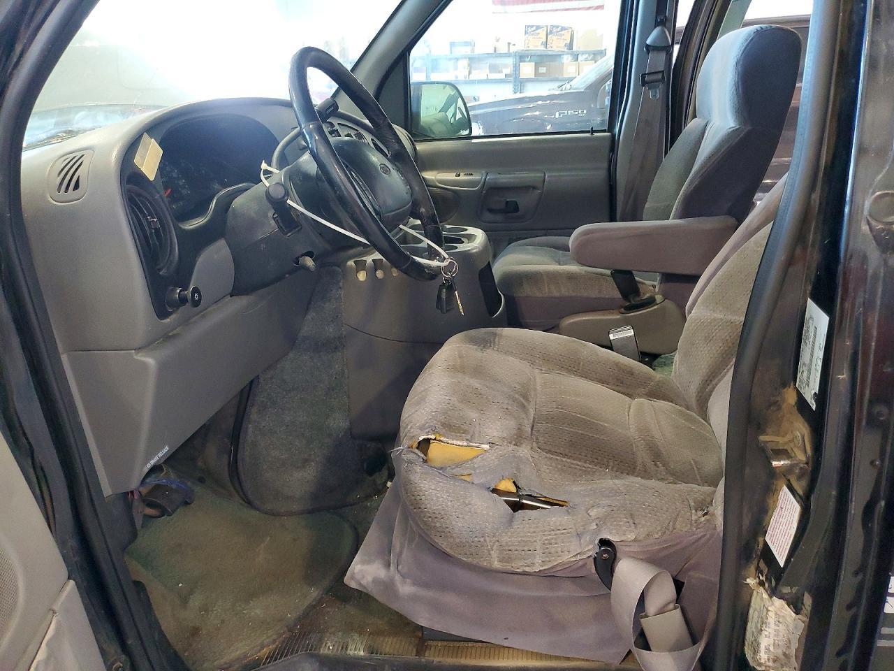 2000 Ford Econoline E150 Van - Image 7