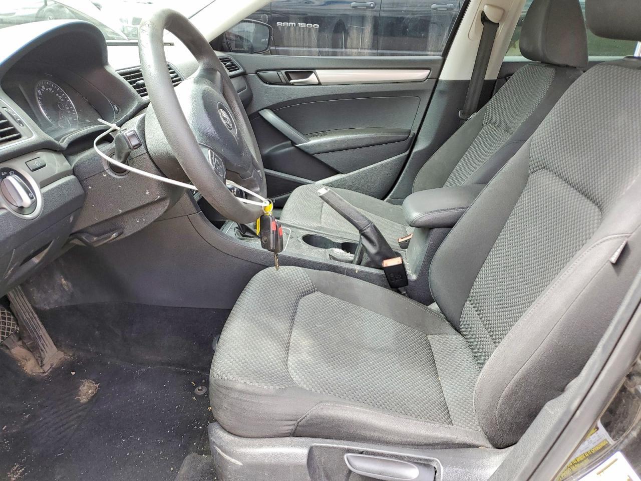 2013 Volkswagen Passat S - Фото 7