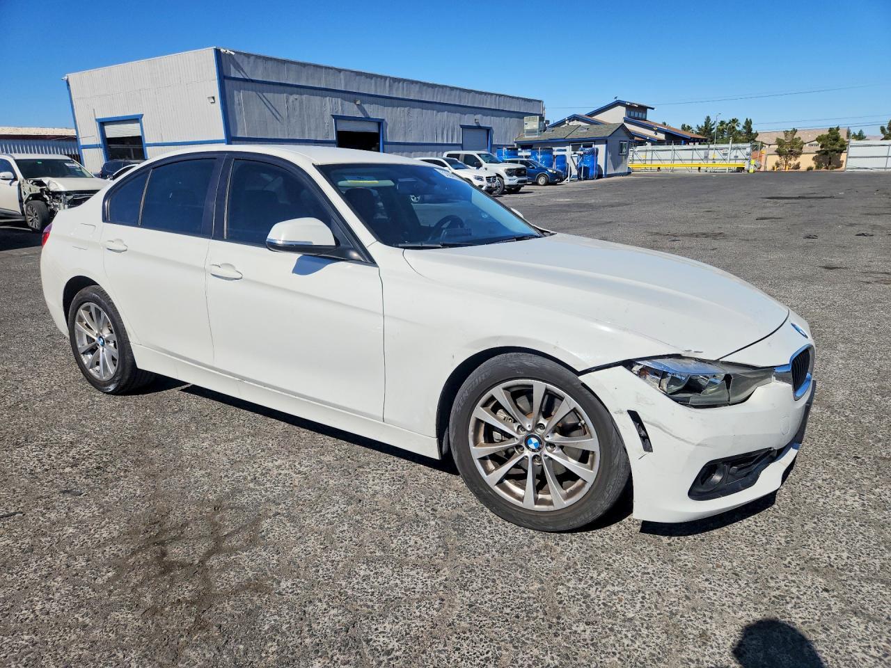 2017 BMW 320 I - Image 4