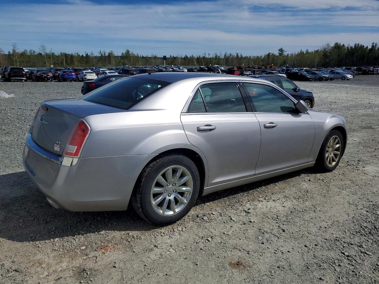 2014 Chrysler 300 - Фото 3