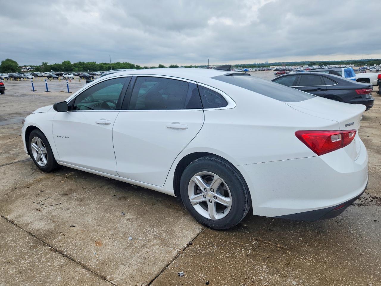 2020 Chevrolet Malibu Ls - Фото 2