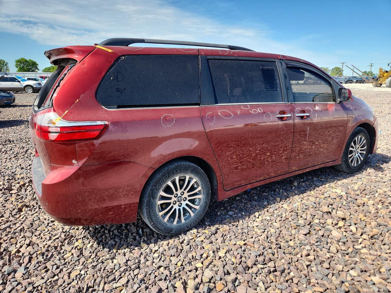 2018 Toyota Sienna Xle 8-Passenger - Фото 3