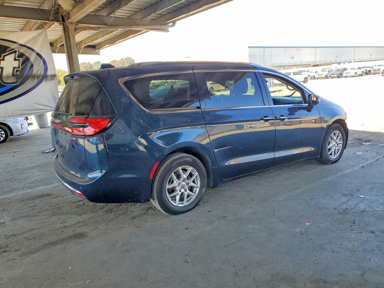 2021 Chrysler Pacifica Touring L - Фото 3