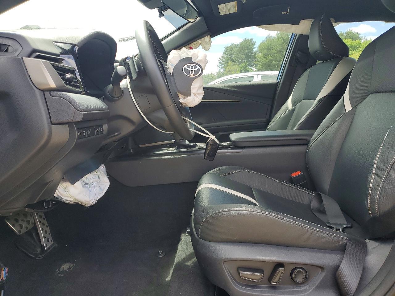 2025 Toyota Camry Se - Image 7