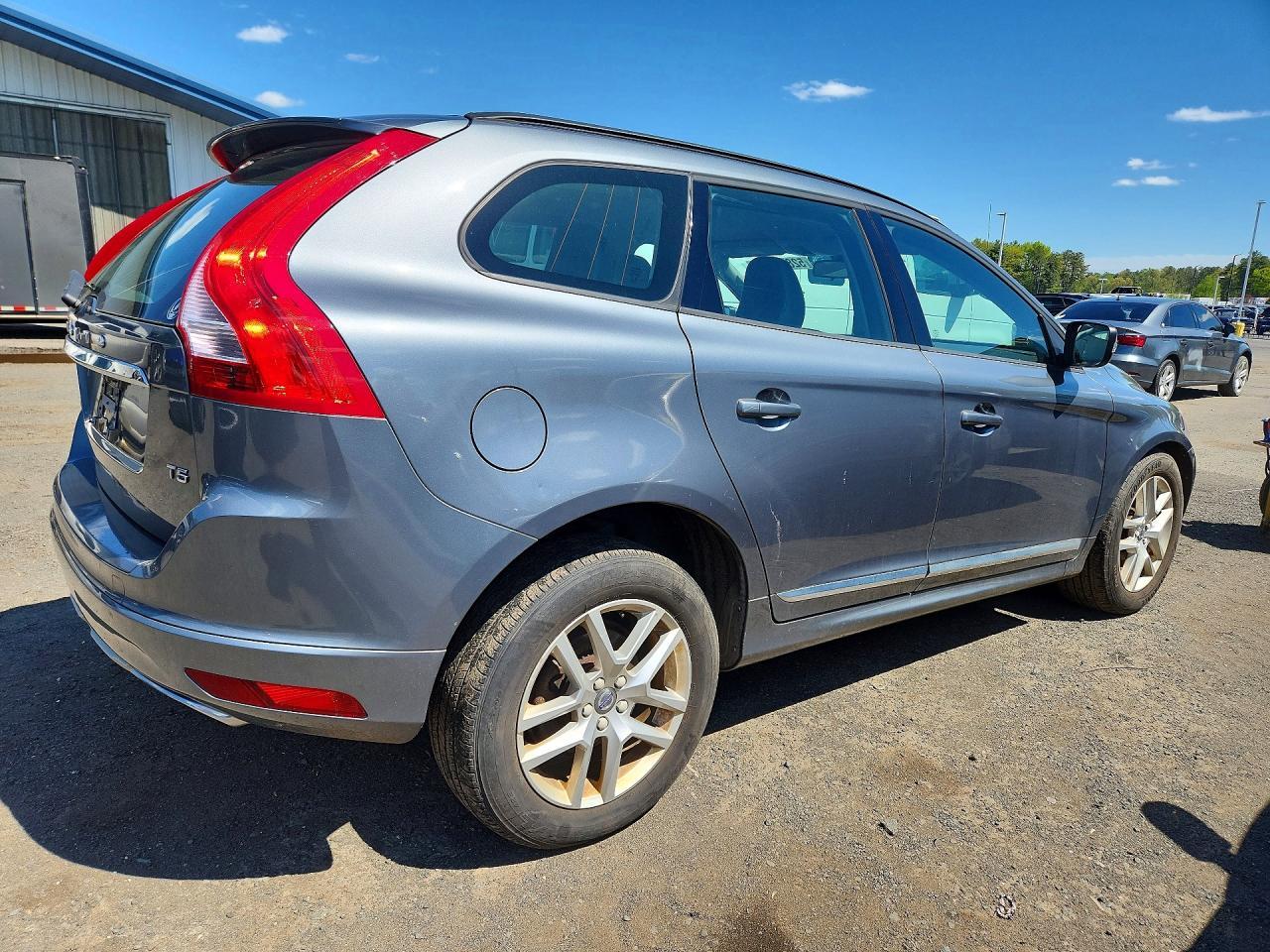2017 Volvo Xc60 - Image 3