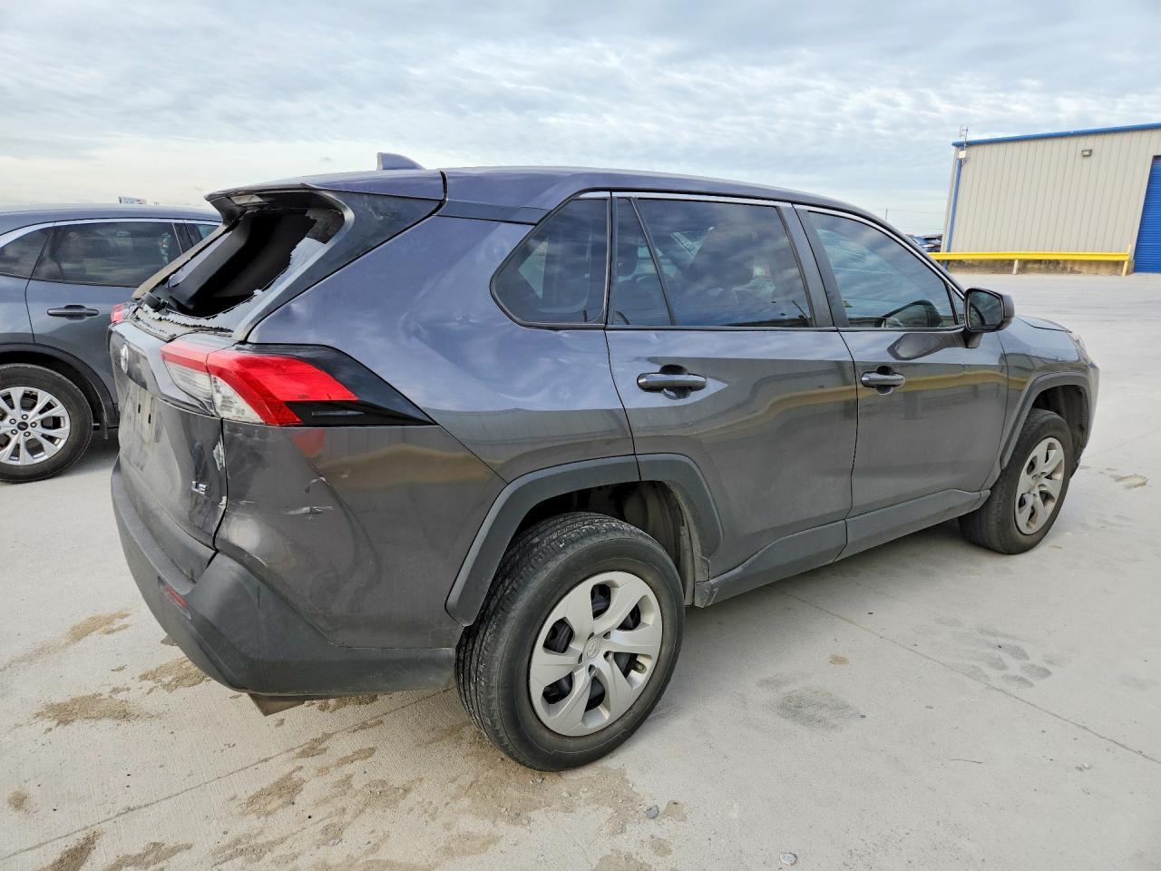 2022 Toyota Rav4 Le - Фото 3