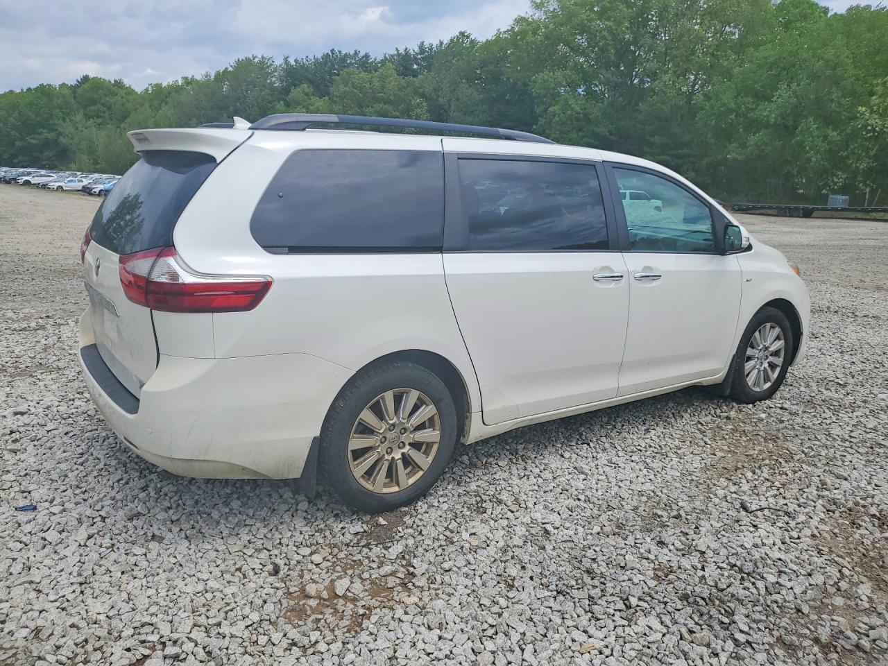 2017 Toyota Sienna Limited Premium 7-Passenger - Фото 3