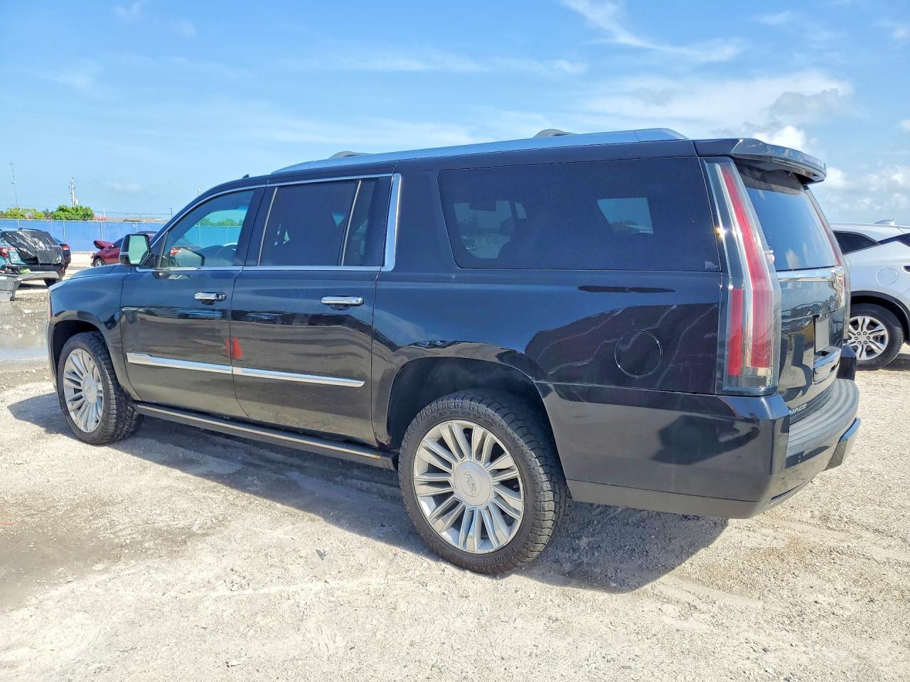 2015 Cadillac Escalade Esv Platinum - Image 2
