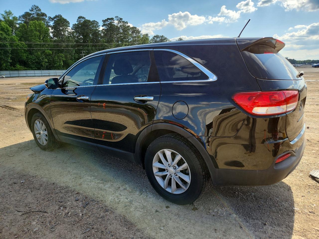 2016 Kia Sorento L - Image 2