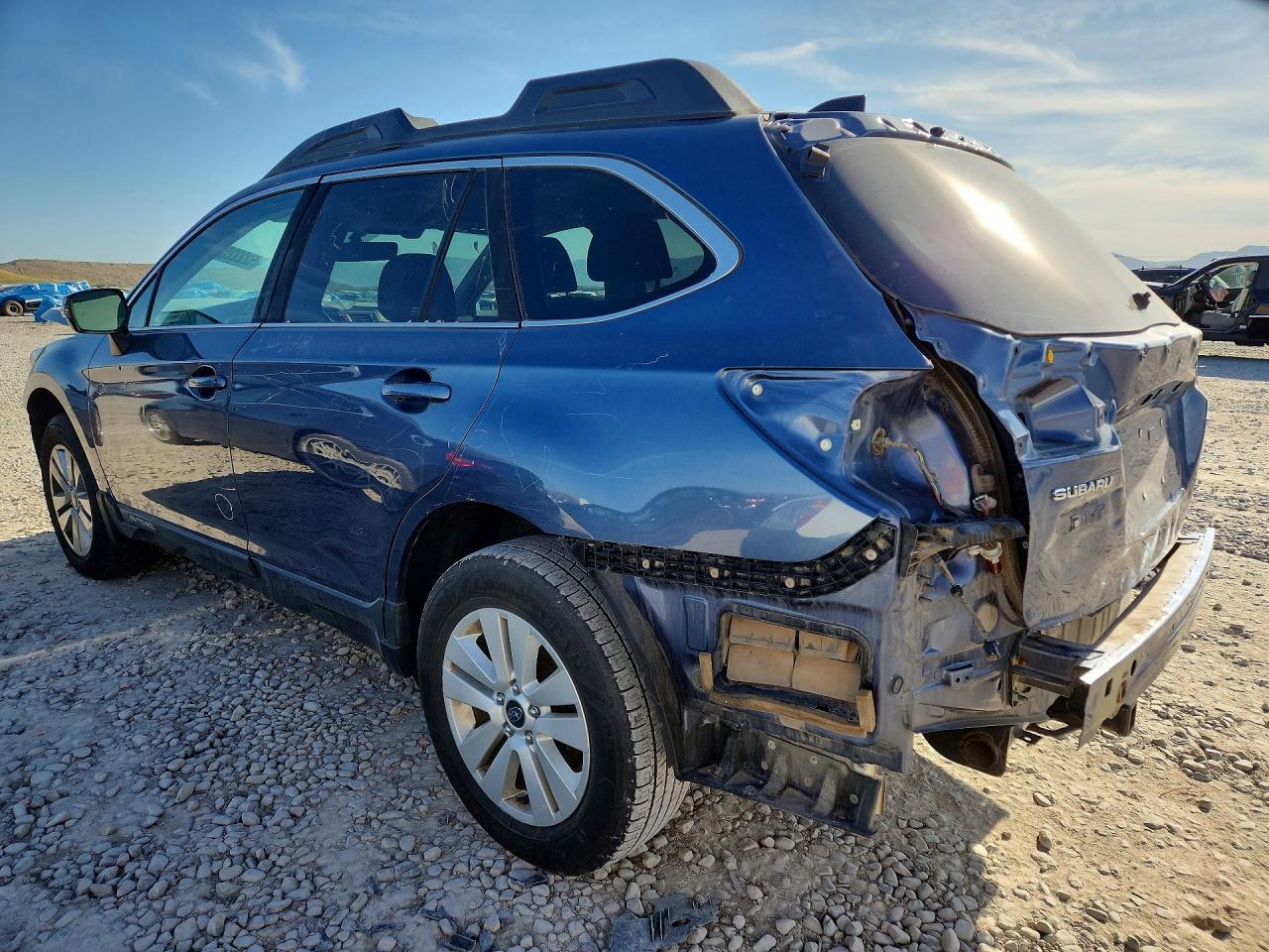 2017 Subaru Outback 2.5I Premium - Image 2