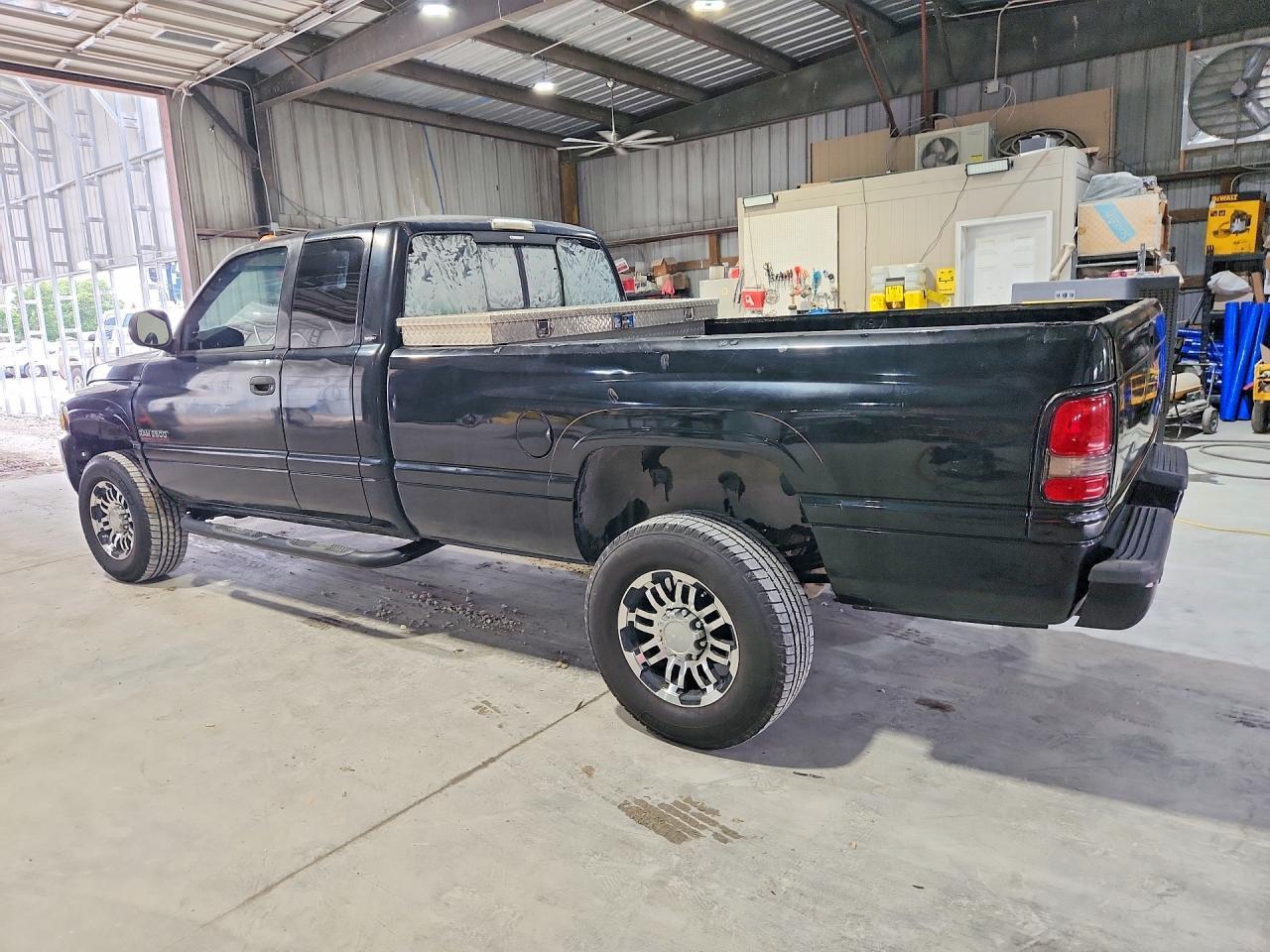 2001 Dodge Ram 2500 - Image 2