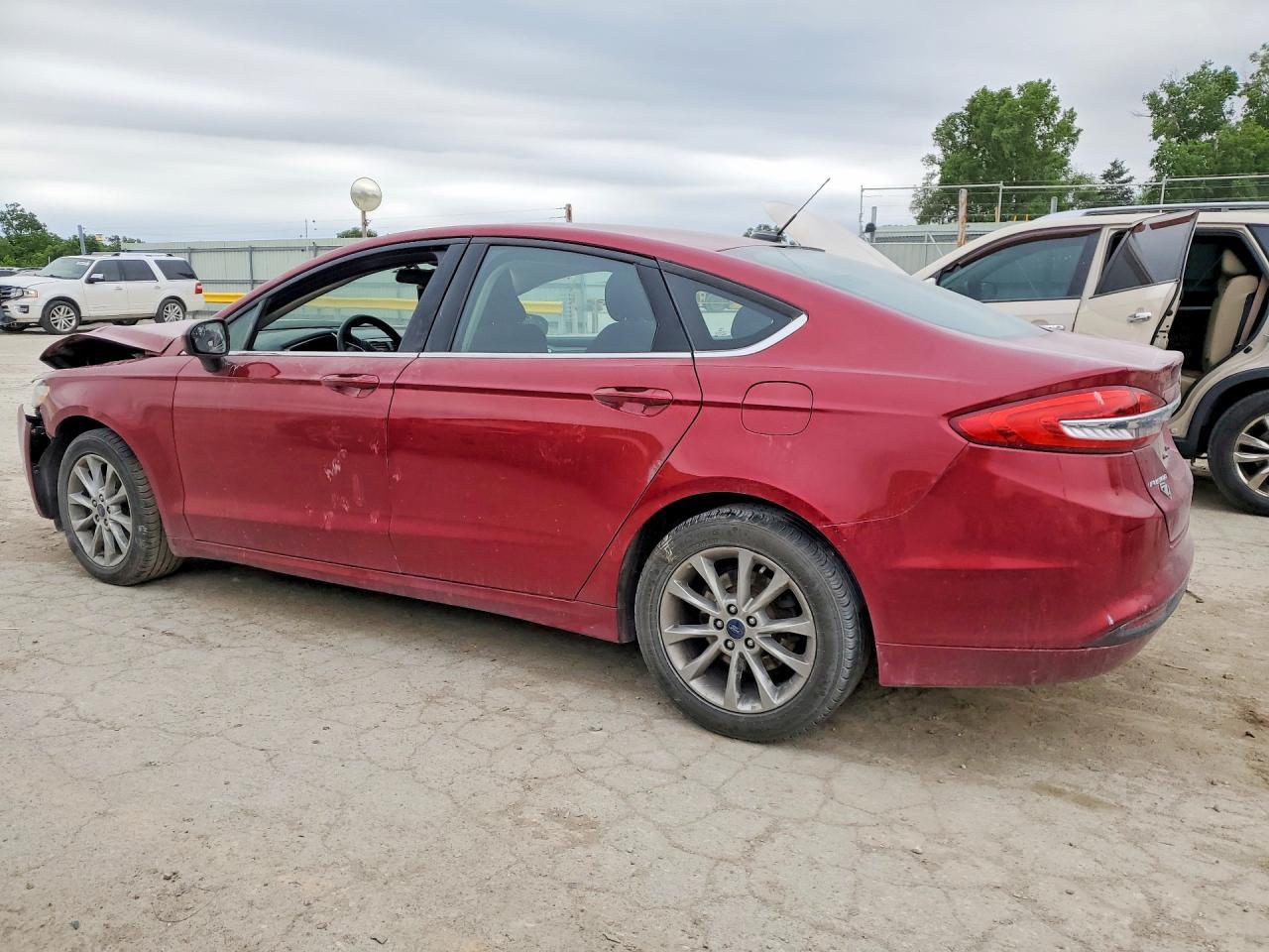 2017 Ford Fusion Se - Фото 2