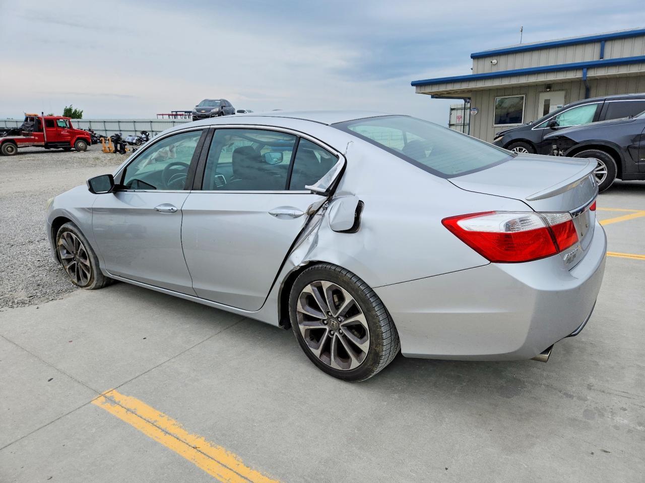 2014 Honda Accord Sport - Image 2
