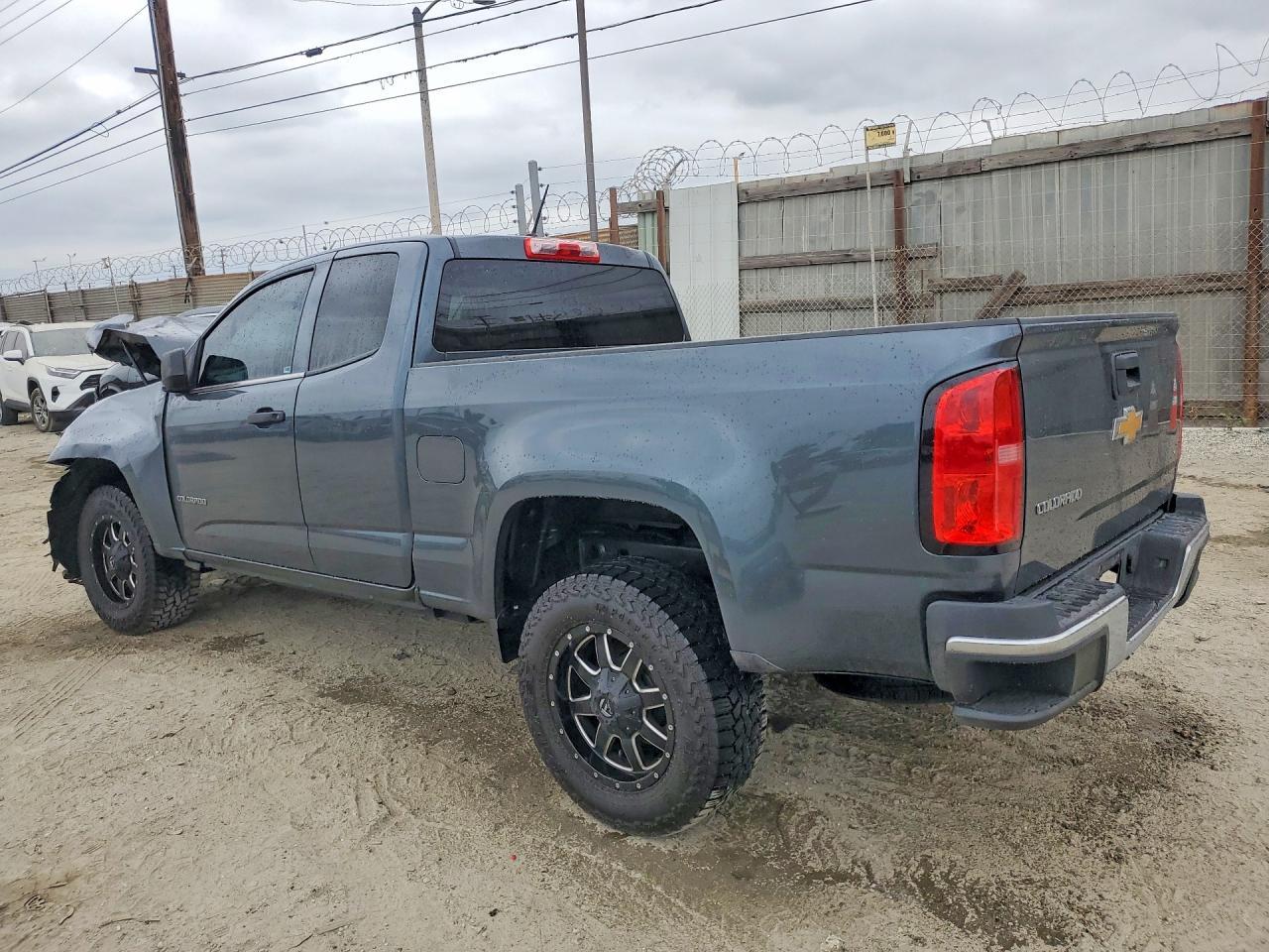 2015 Chevrolet Colorado - Фото 2