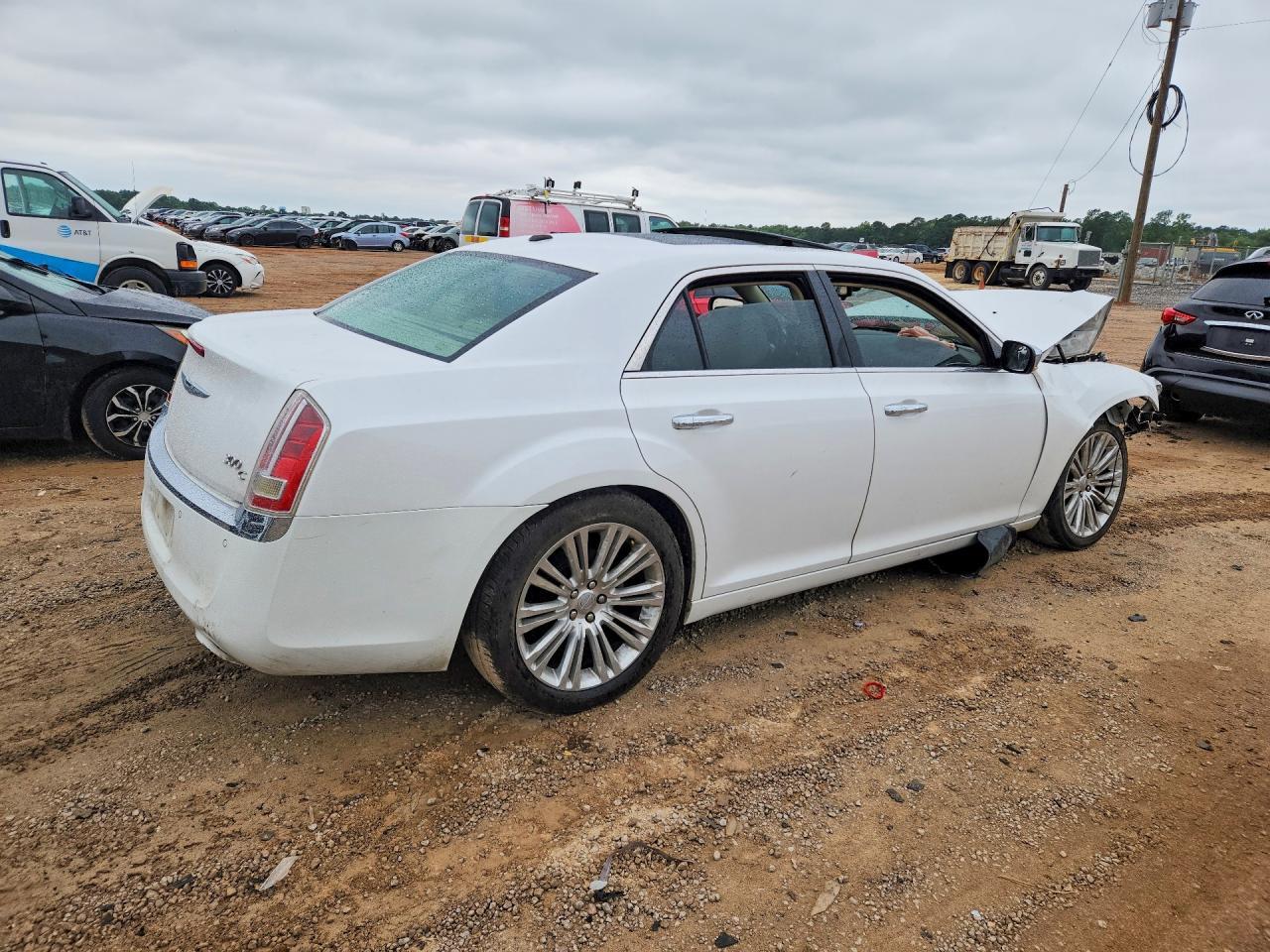 2011 Chrysler 300C - Фото 3