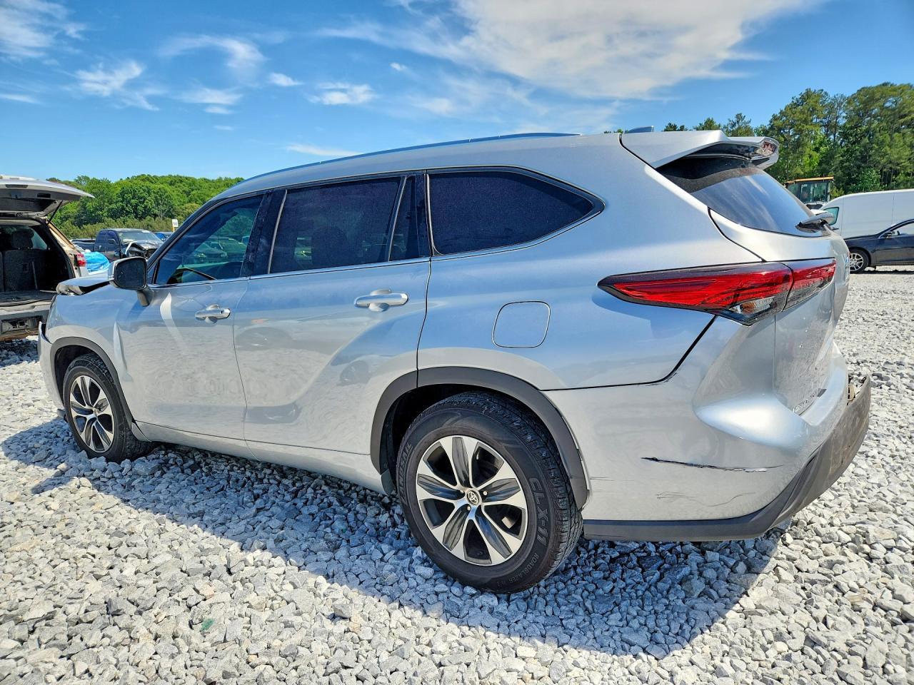 2020 Toyota Highlander Xle - Image 2
