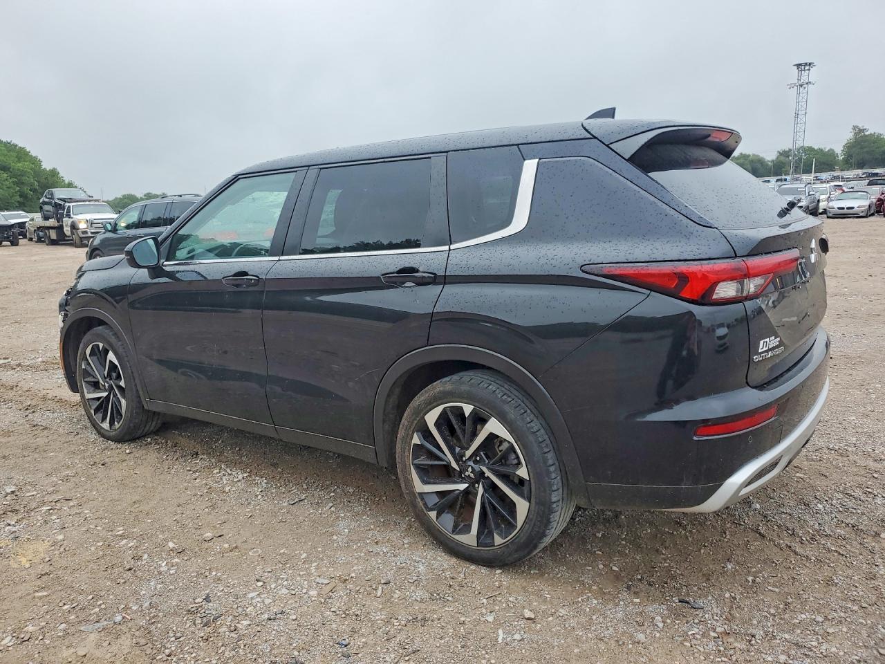 2023 Mitsubishi Outlander Se - Фото 2