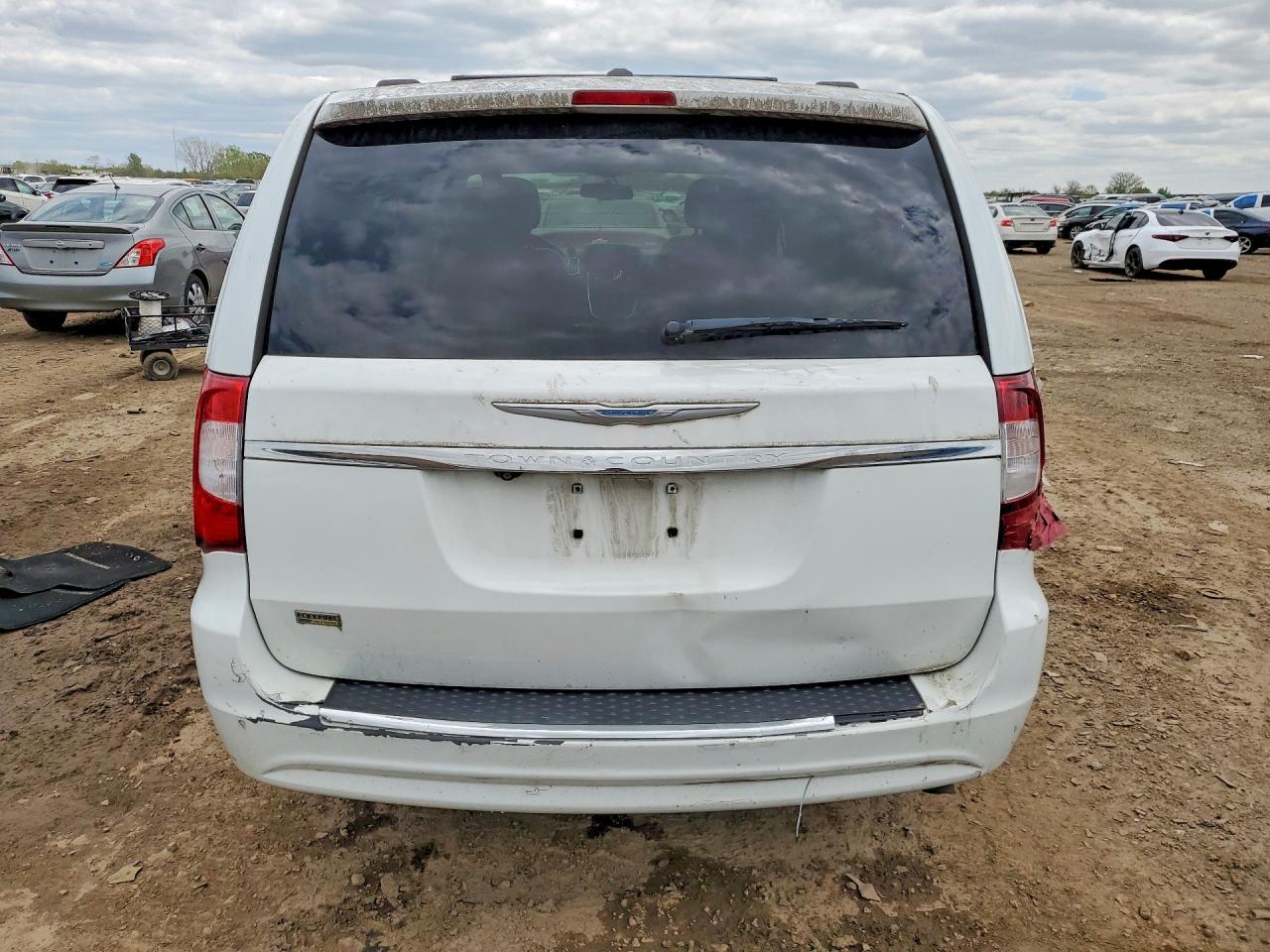 2015 Chrysler Town & Country Touring L - Image 6