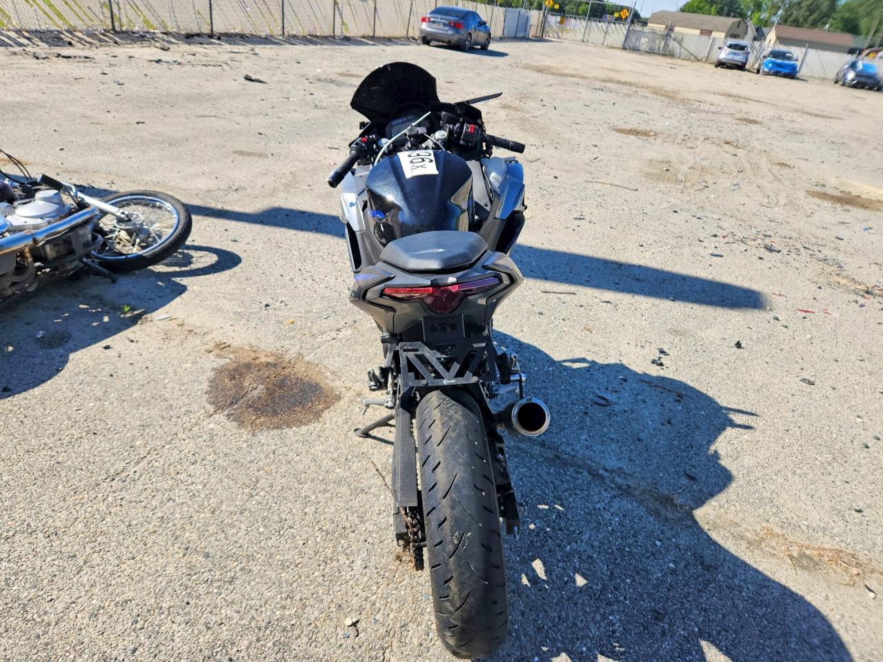 2025 Kawasaki Ex500 - Image 4