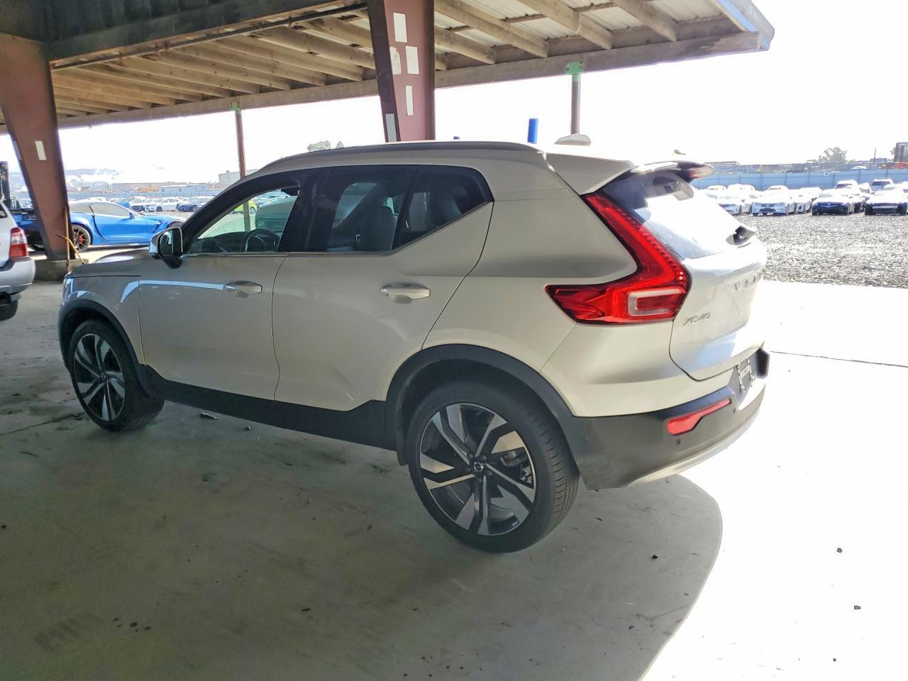 2023 Volvo Xc40 Ultimate - Фото 2