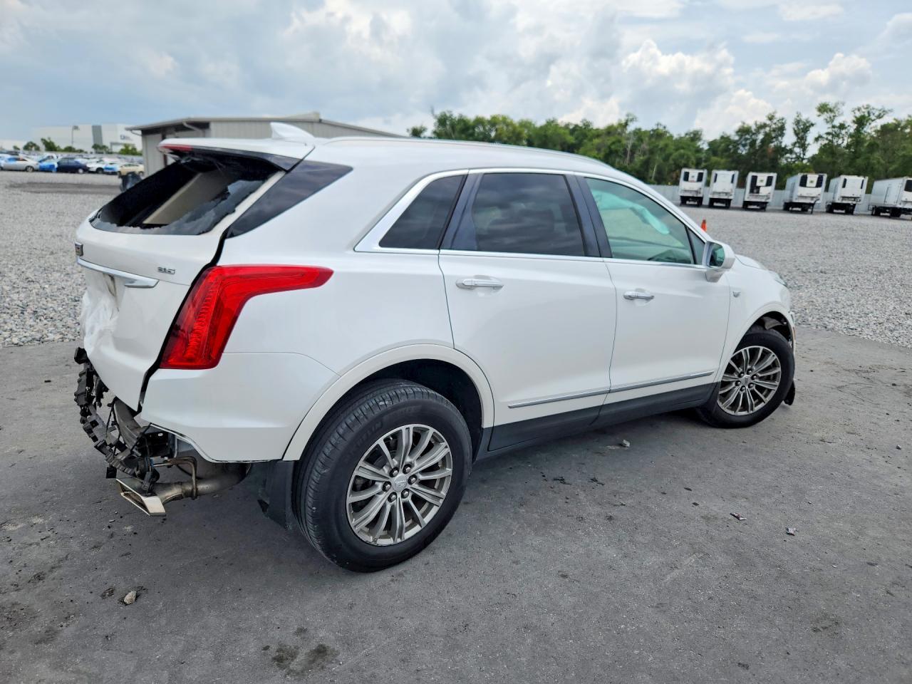 2018 Cadillac Xt5 Luxury - Image 3