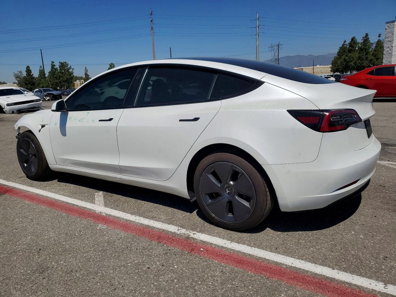 2023 Tesla Model 3 - Фото 2
