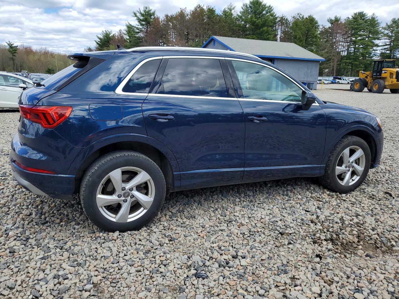 2020 Audi Q3 Premium - Image 3