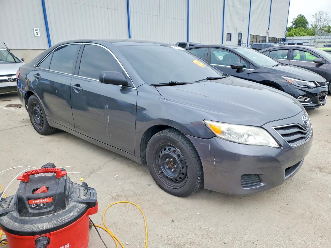 2011 Toyota Camry Le - Фото 4