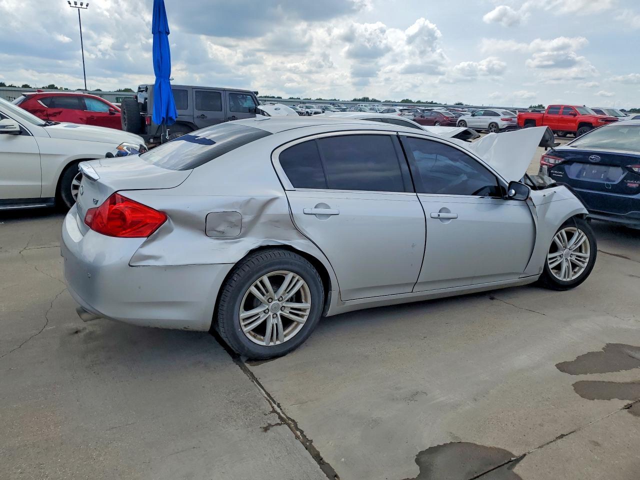 2011 Infiniti G37 Base - Image 3