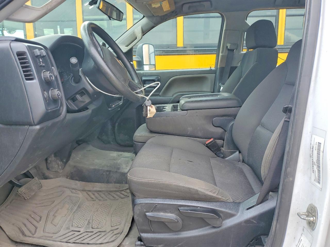 2022 Chevrolet Silverado Medium Duty - Фото 7