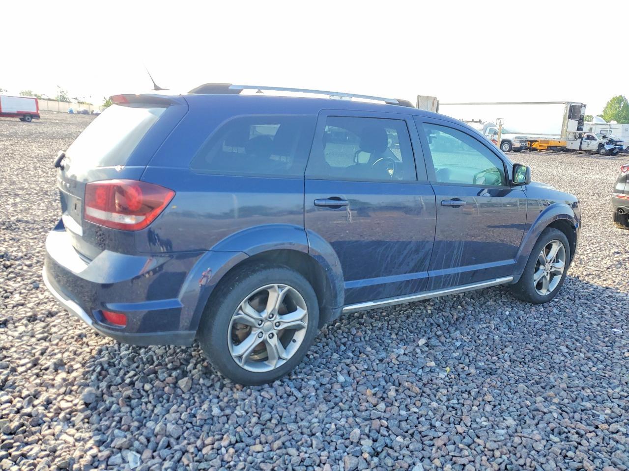 2017 Dodge Journey Crossroad - Image 3