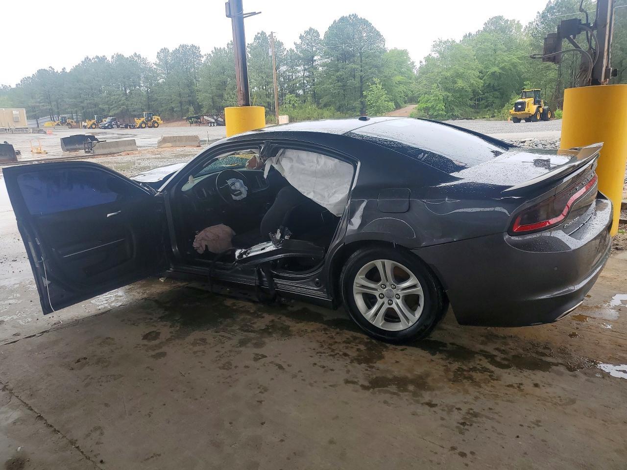 2019 Dodge Charger Sxt - Image 2