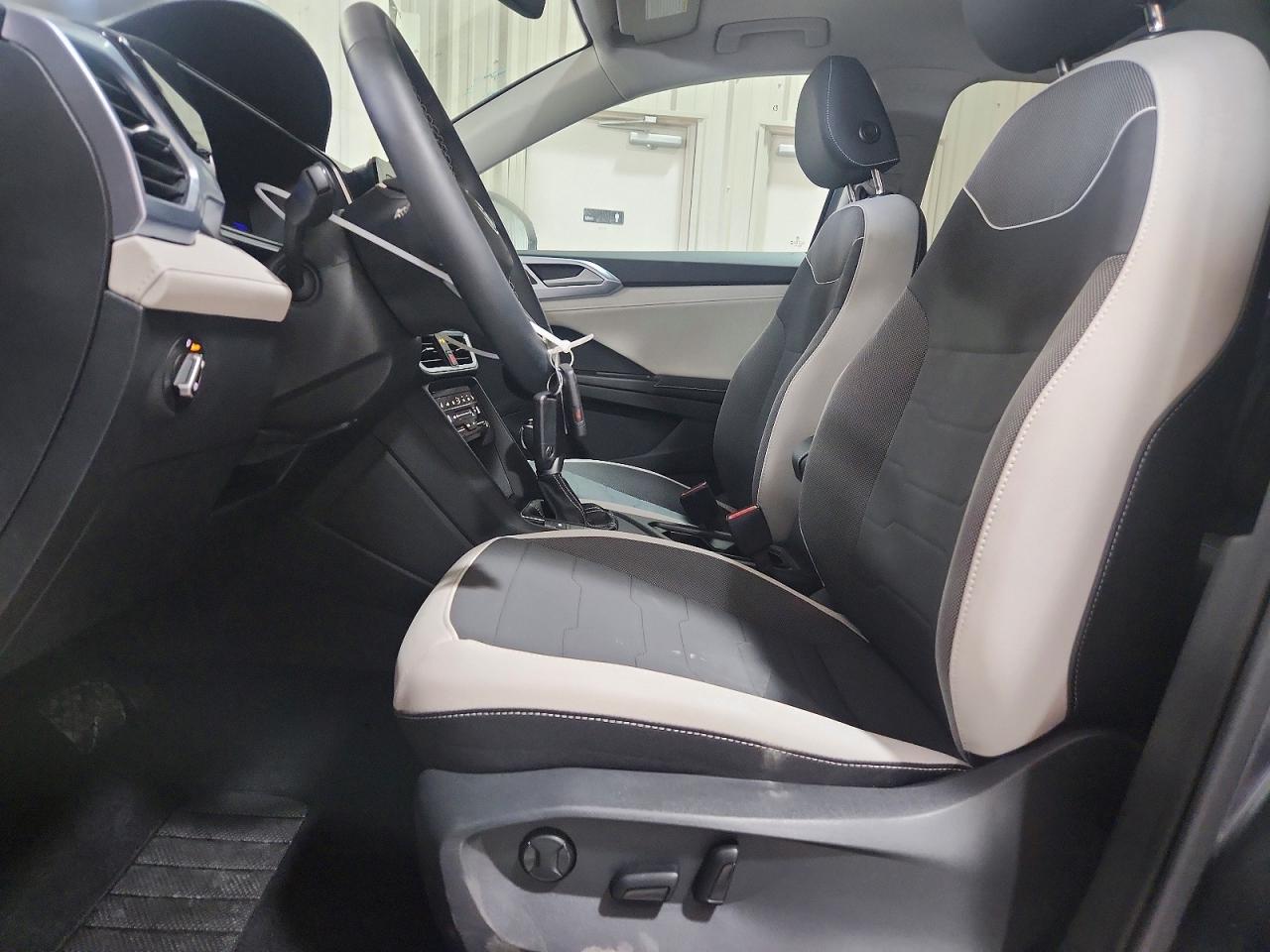 2025 Volkswagen Taos Se - Image 7