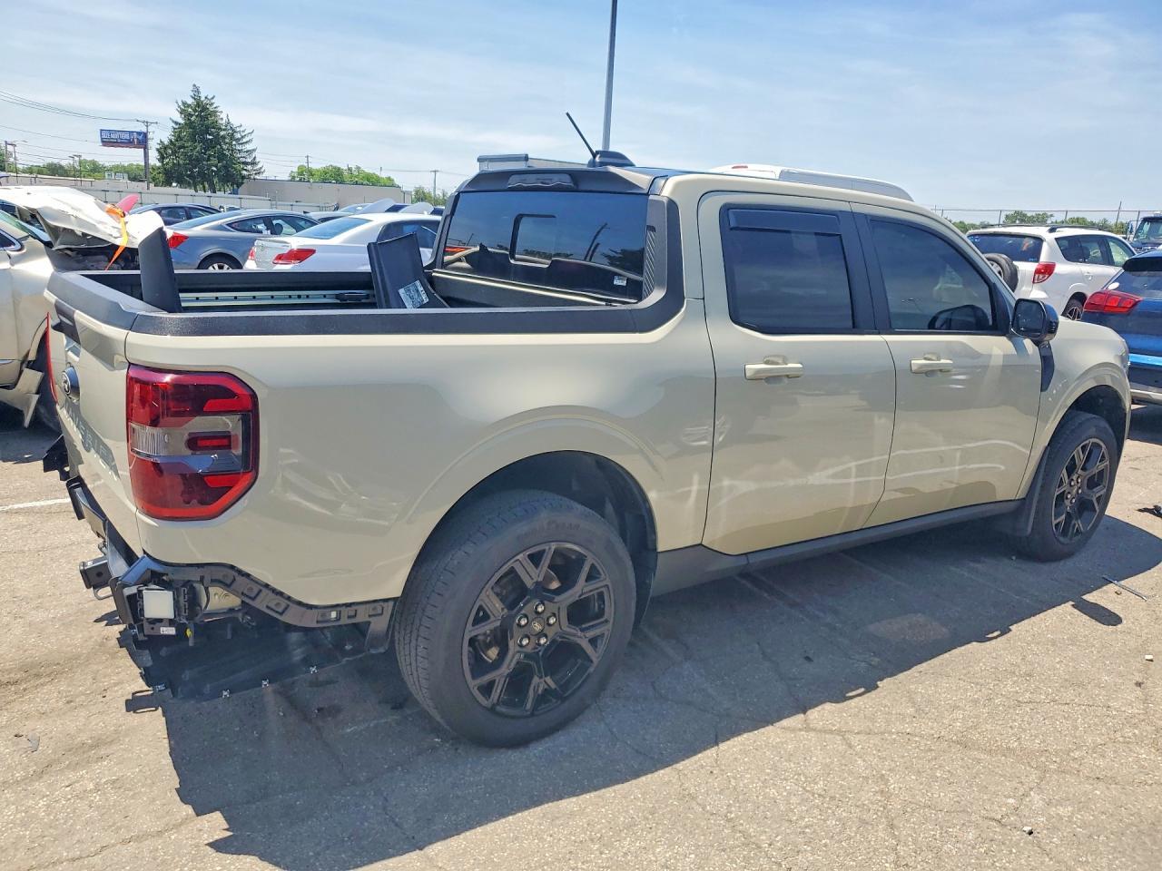 2025 Ford Maverick Lariat - Image 3