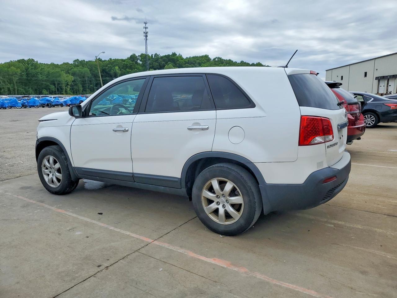 2011 Kia Sorento - Image 2