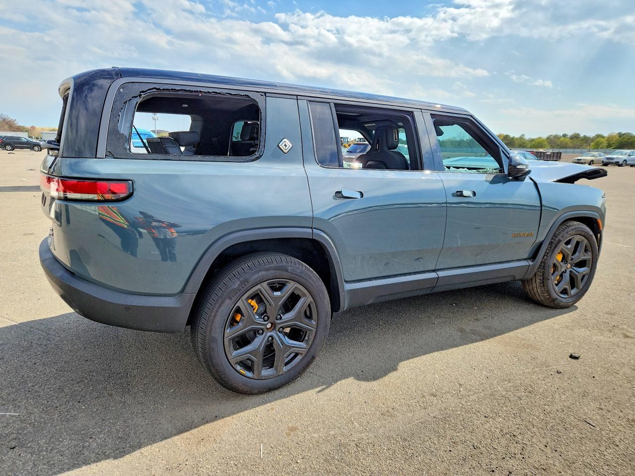 2025 Rivian R1S Premium - Фото 3