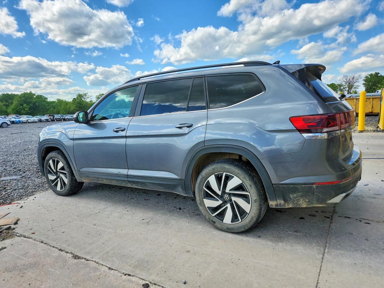 2024 Volkswagen Atlas Se - Image 2