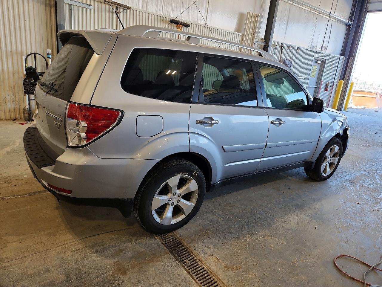 2013 Subaru Forester Touring - Фото 3