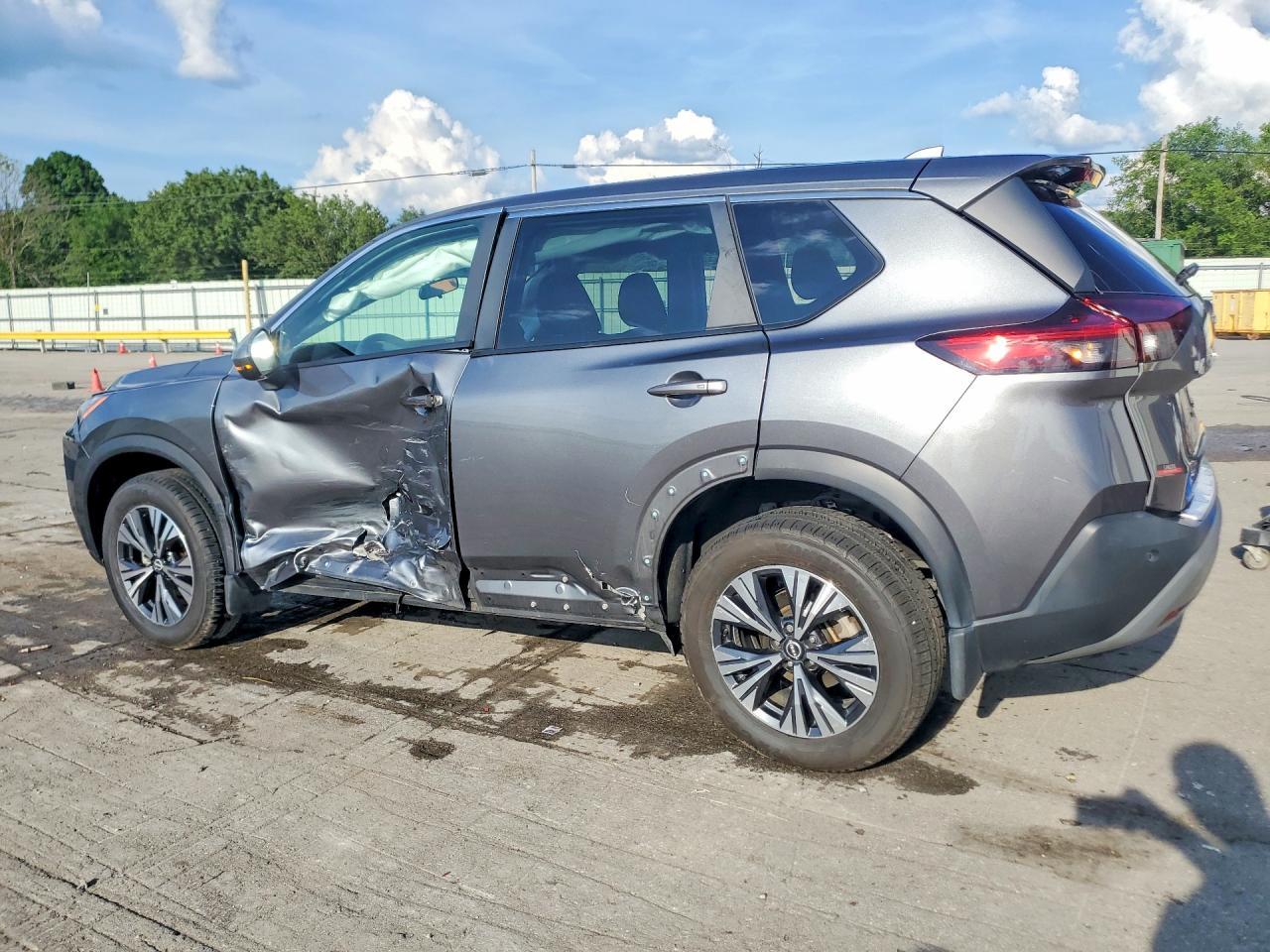 2022 Nissan Rogue Sv - Image 2