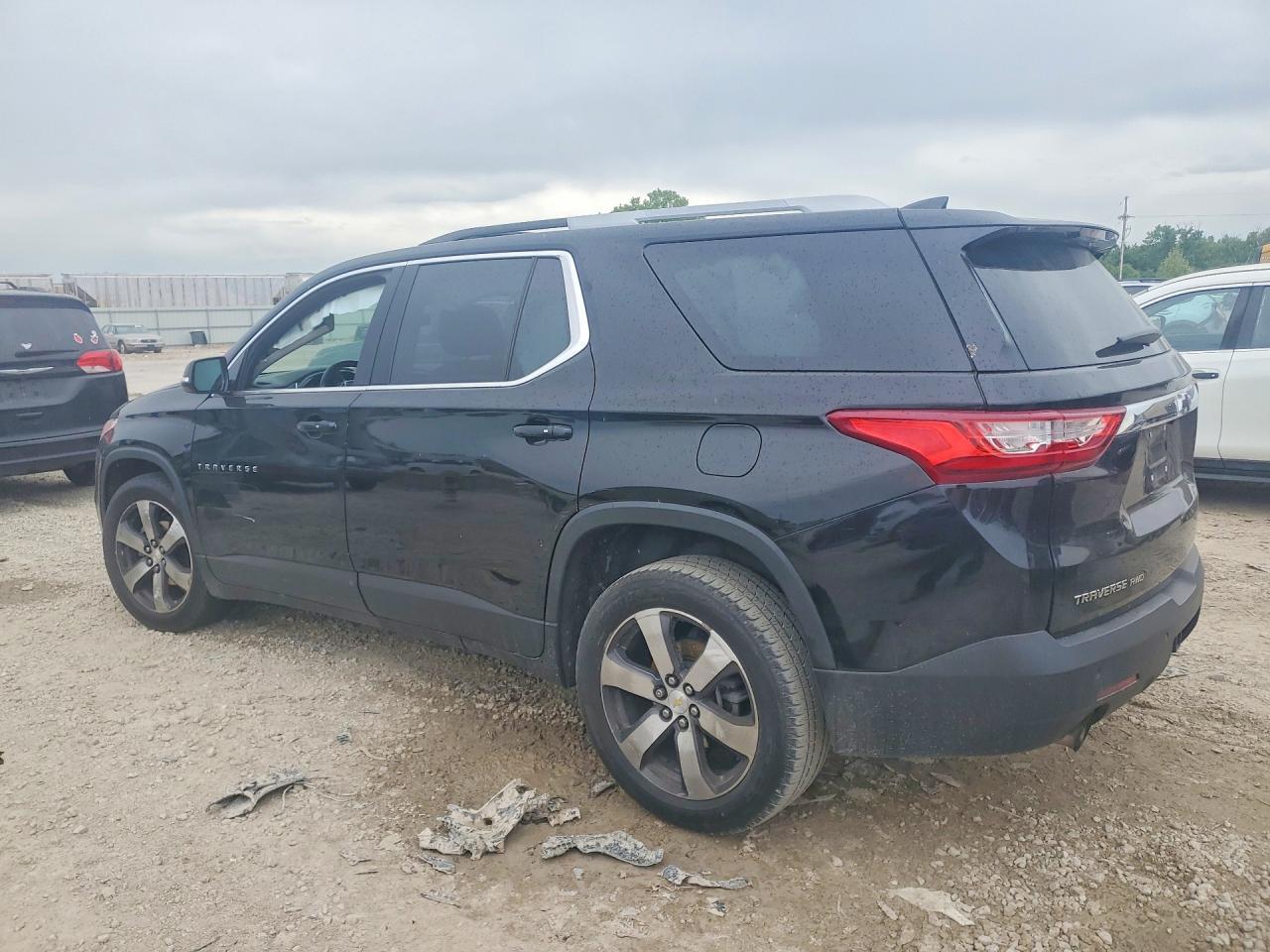 2018 Chevrolet Traverse Lt - Фото 2