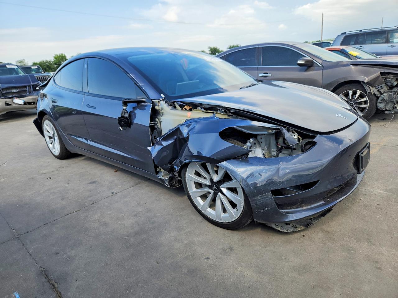2023 Tesla Model 3 - Фото 4