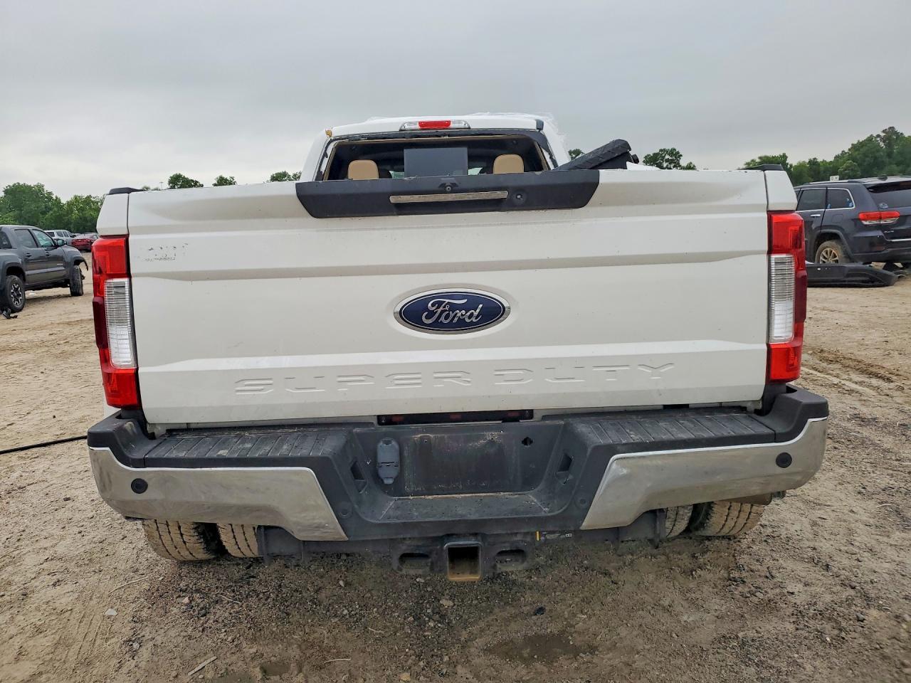 2018 Ford F350 Super Duty - Image 6